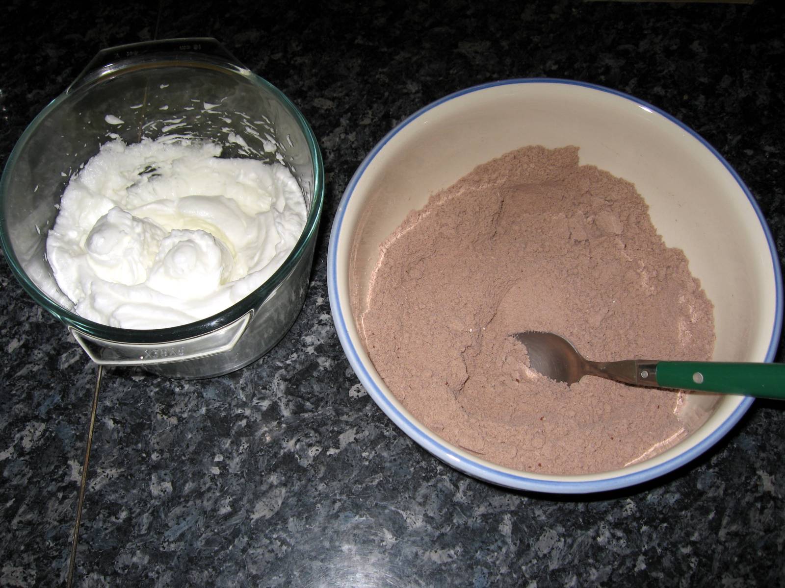 Photo de la recette « Macarons simples au chocolat »