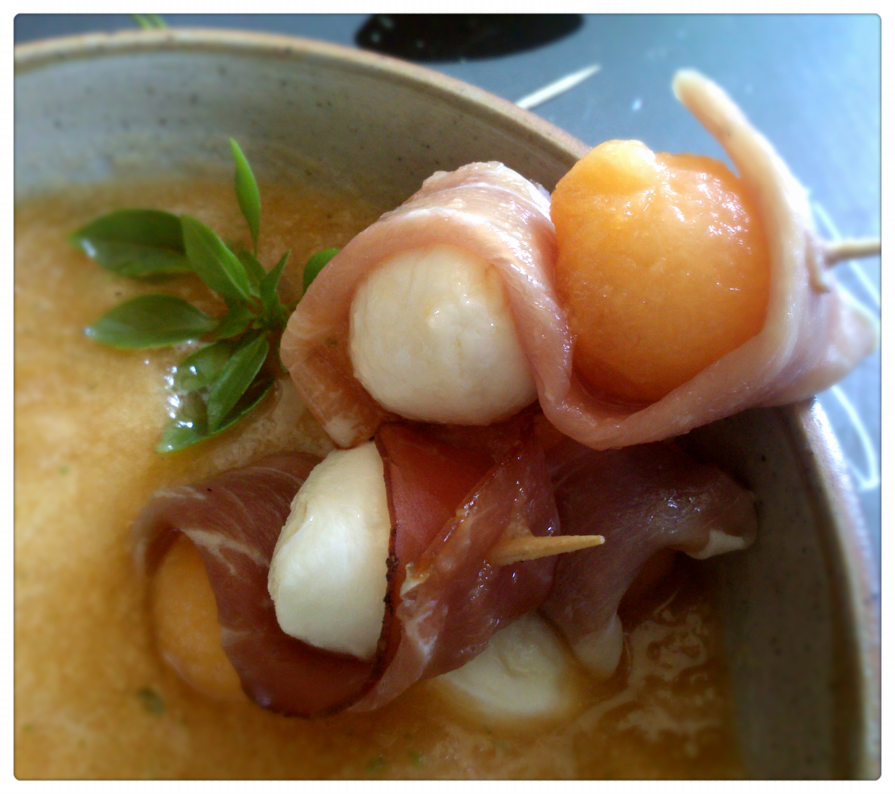 Photo de la recette « Soupe de melon et brochettes d'été »