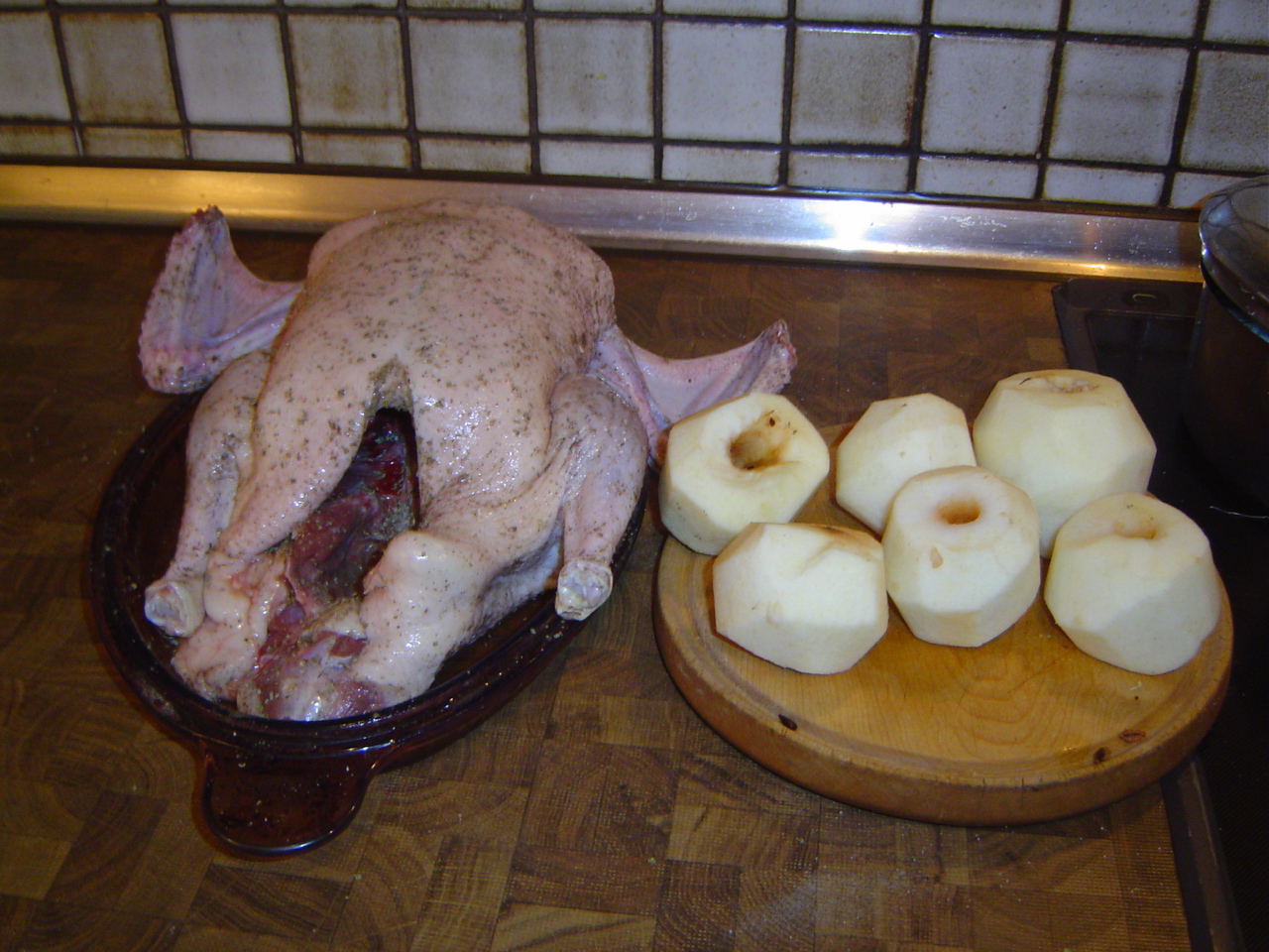 Photo de la recette « Canard farci aux pommes, chou et boulettes de pain »