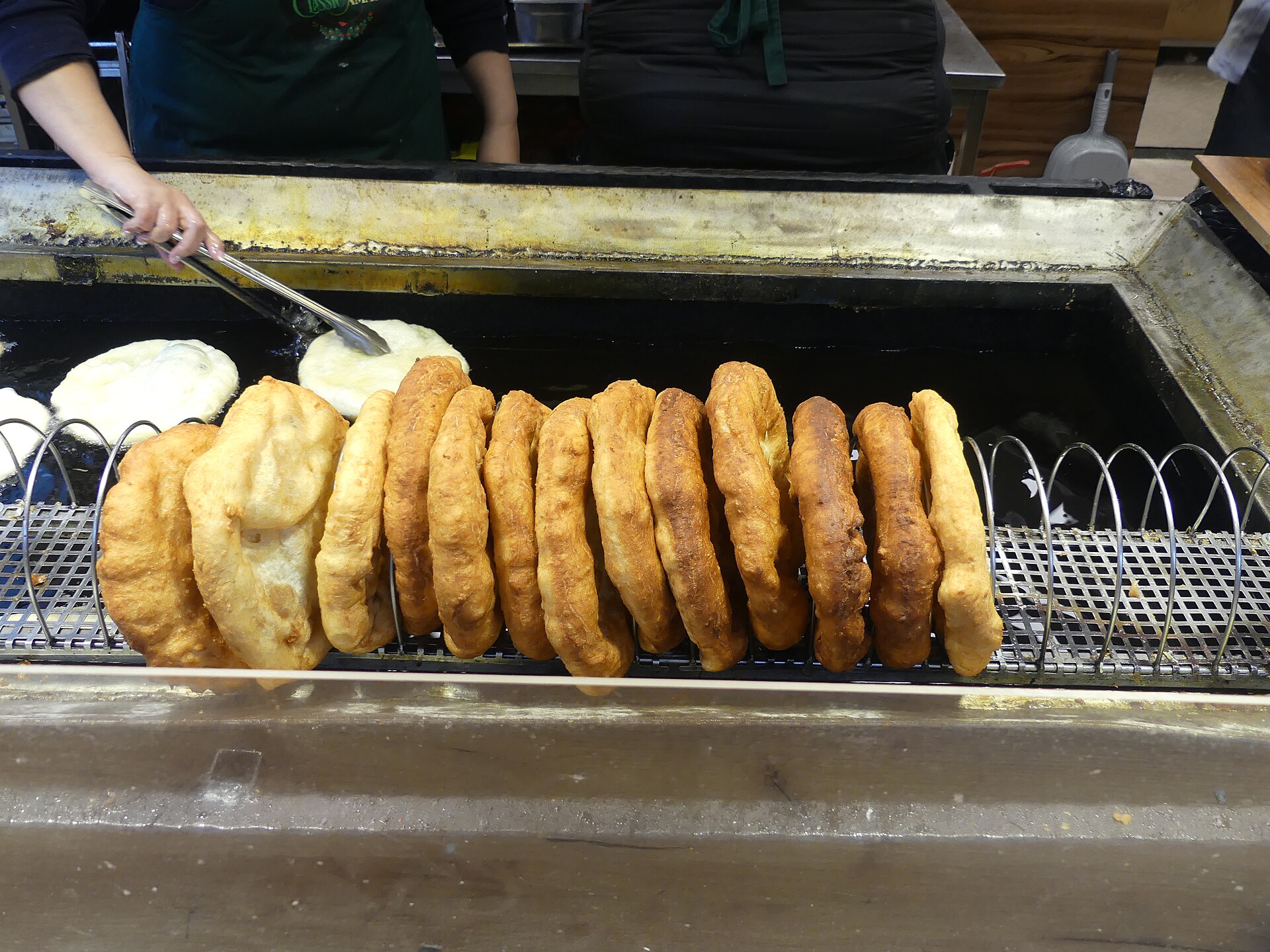 Photo de la recette « Lángos (pain plat frit hongrois) »