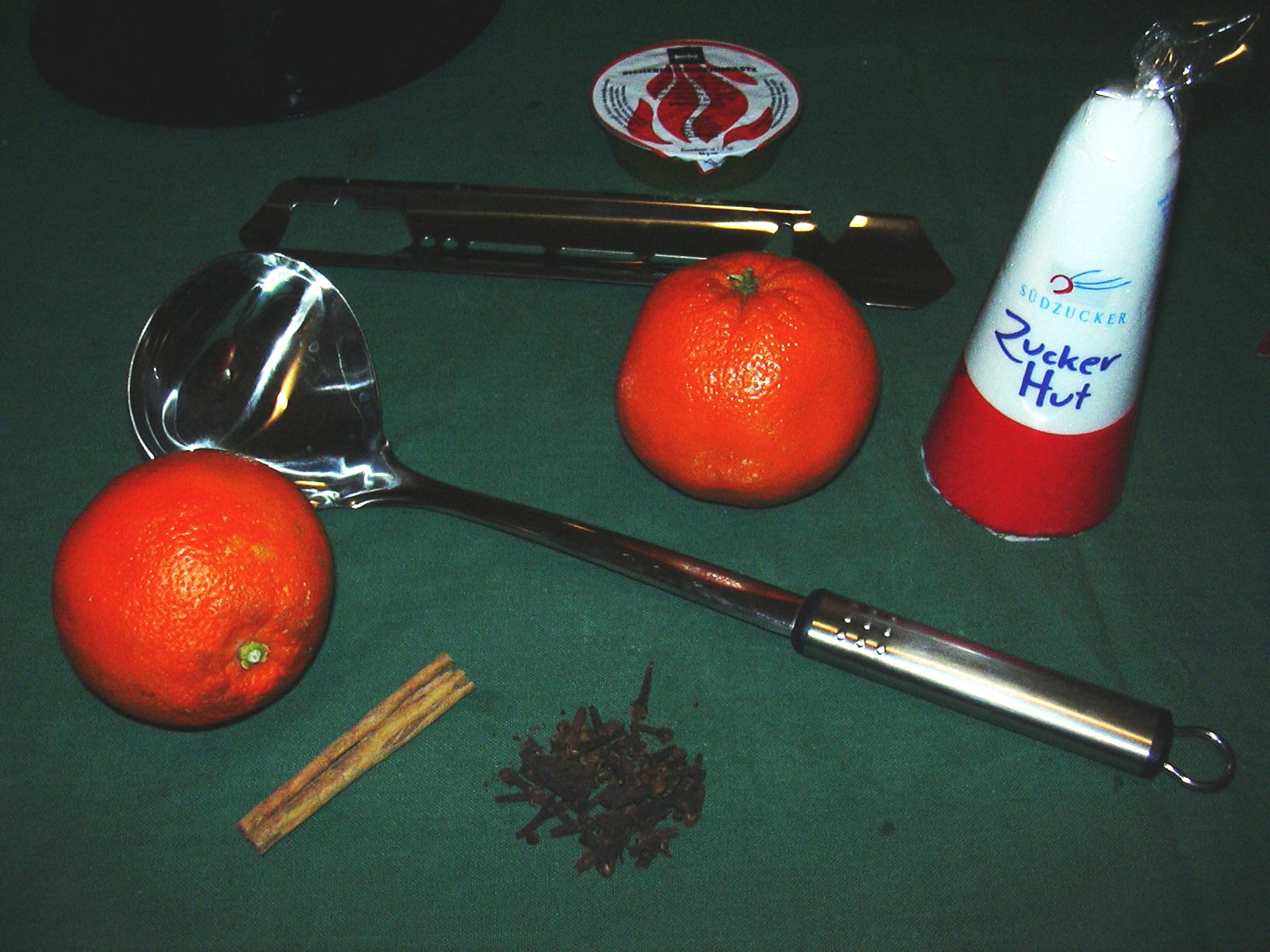 Photo de la recette « Feuerzangenbowle (punch allemand au vin chaud flambé) »