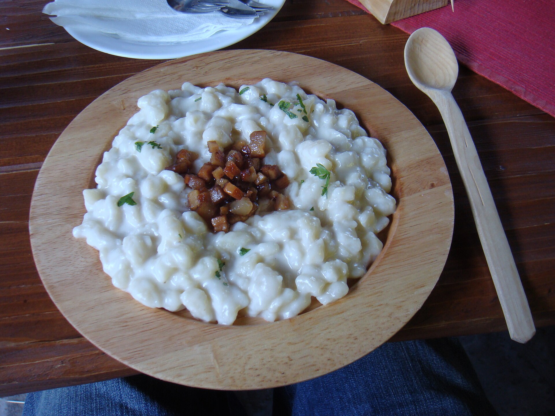 Photo de la recette « Bryndzové halušky (gnocchis slovaques au fromage de brebis) »