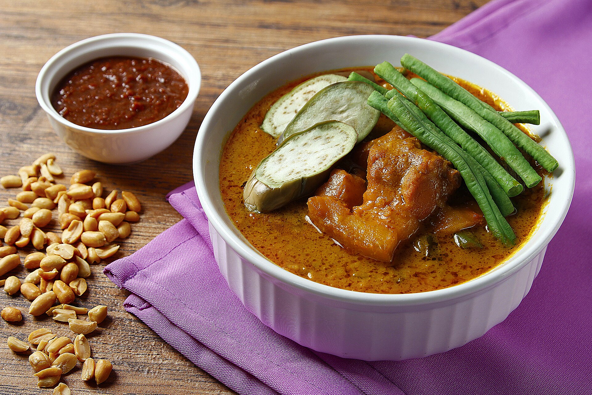 Photo de la recette « Kare-kare (queue de bœuf et légumes à la sauce cacahuète) »