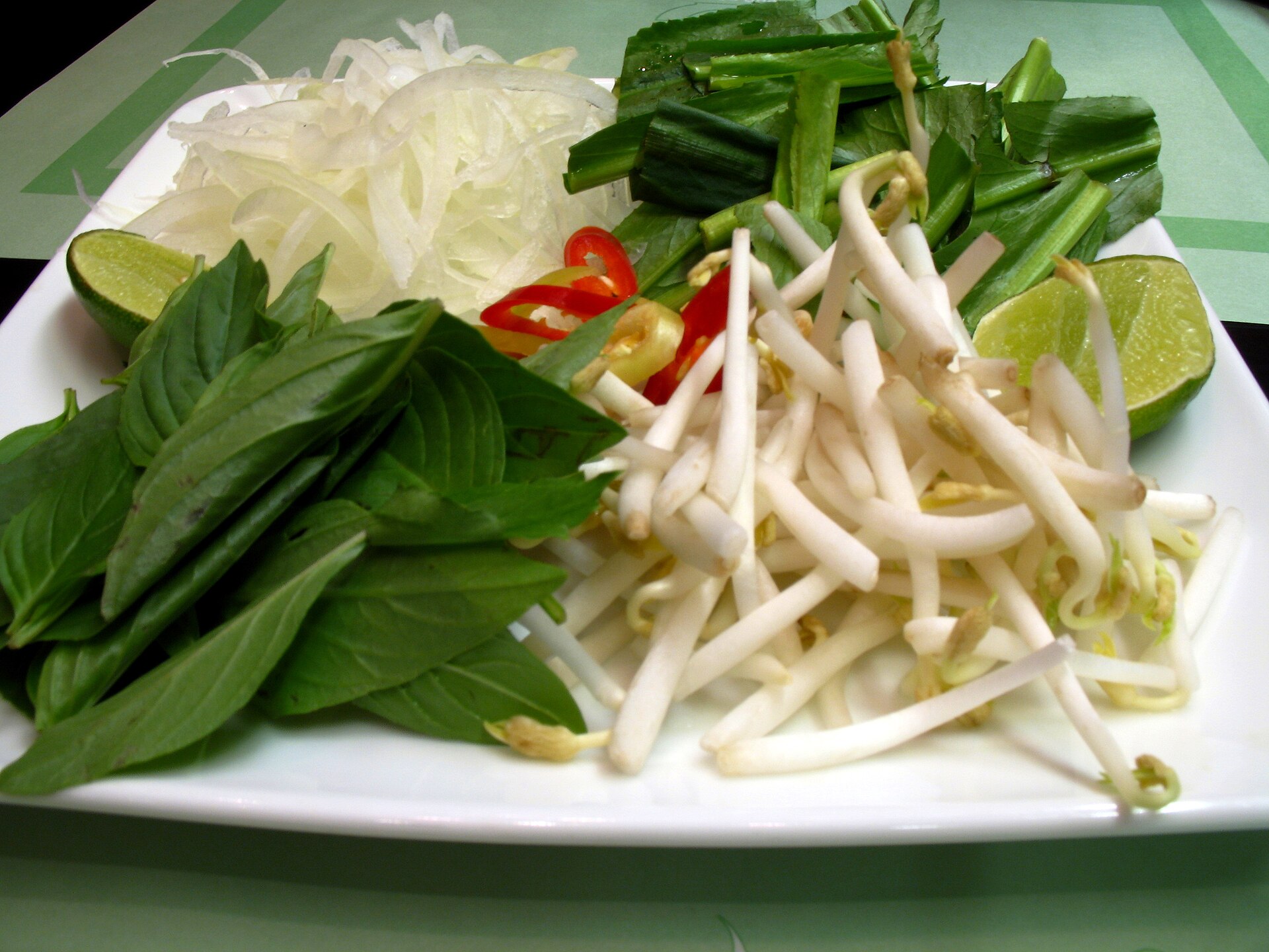 Photo de la recette « Phở bò (soupe vietnamienne de nouilles au bœuf) »