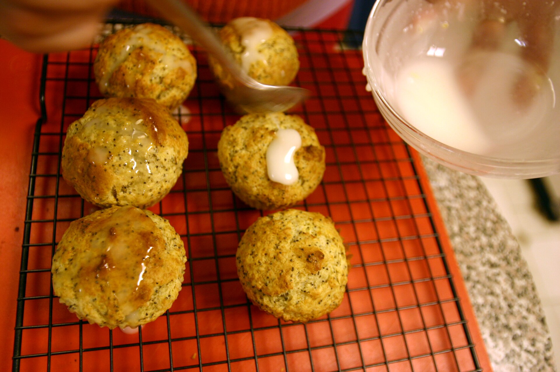 Photo de la recette « Muffins au citron et aux graines de pavot (glacés) »