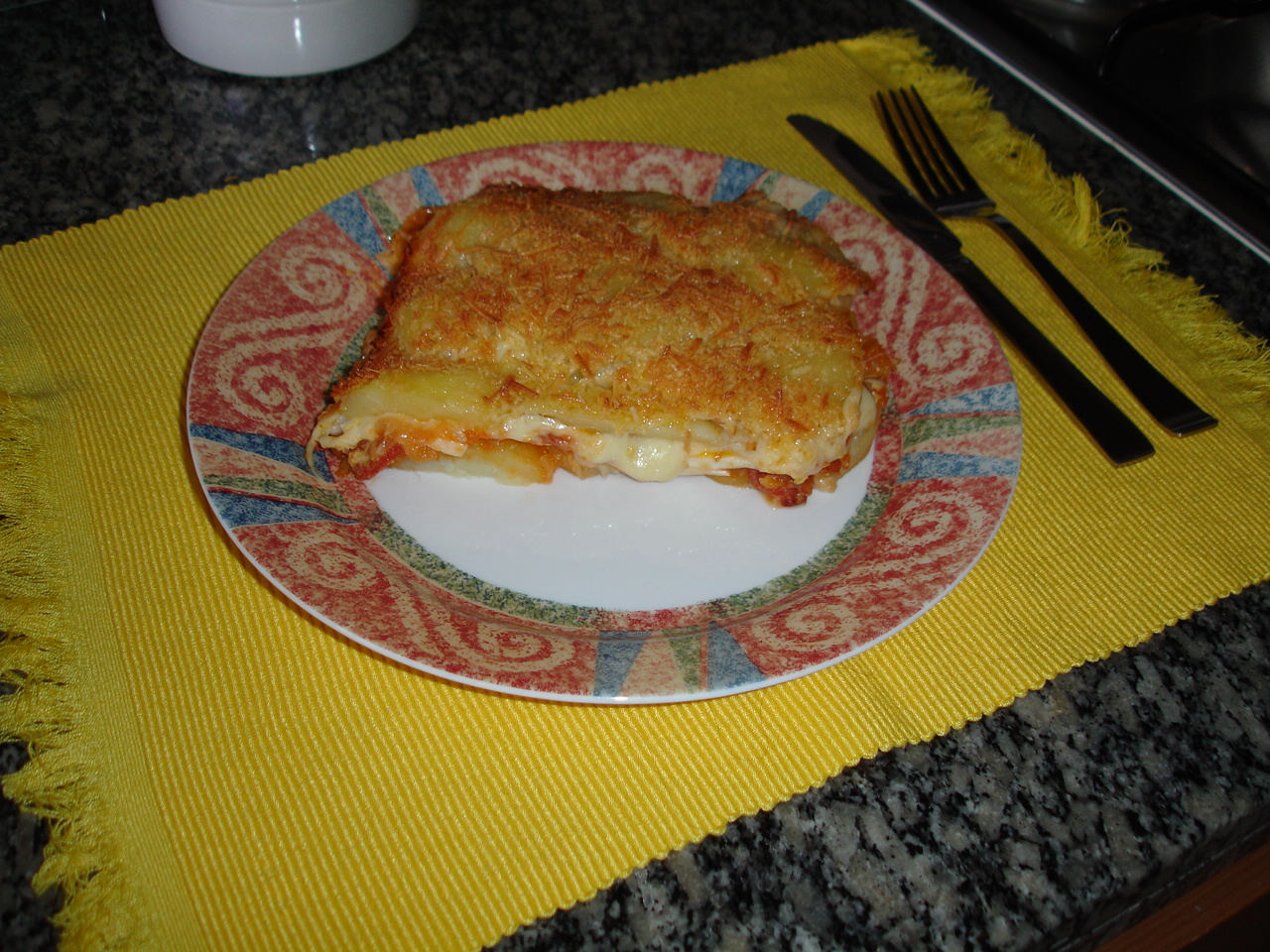 Photo de la recette « Gratin de pommes de terre et saucisses (papa turmada) »