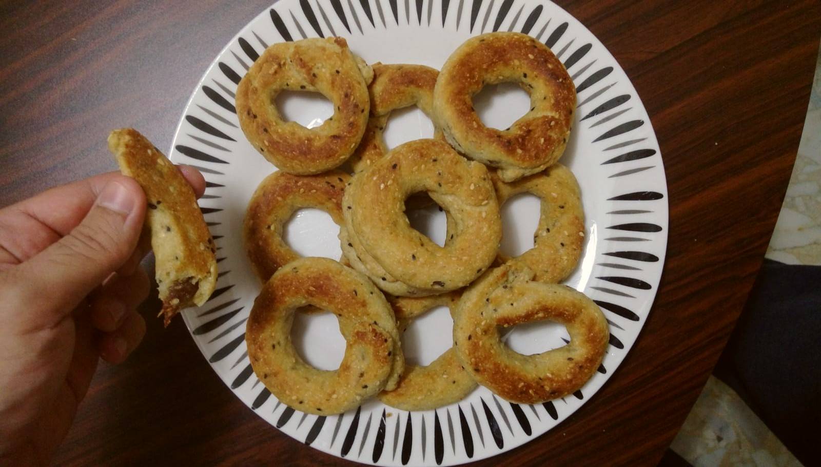 Photo de la recette « Ka'ak (biscuit salé en anneau) »