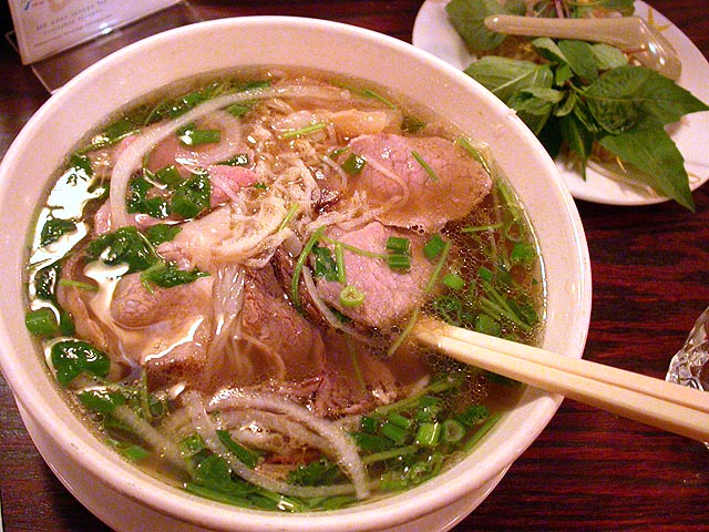 Photo de la recette « Phở bò (soupe vietnamienne de nouilles au bœuf) »