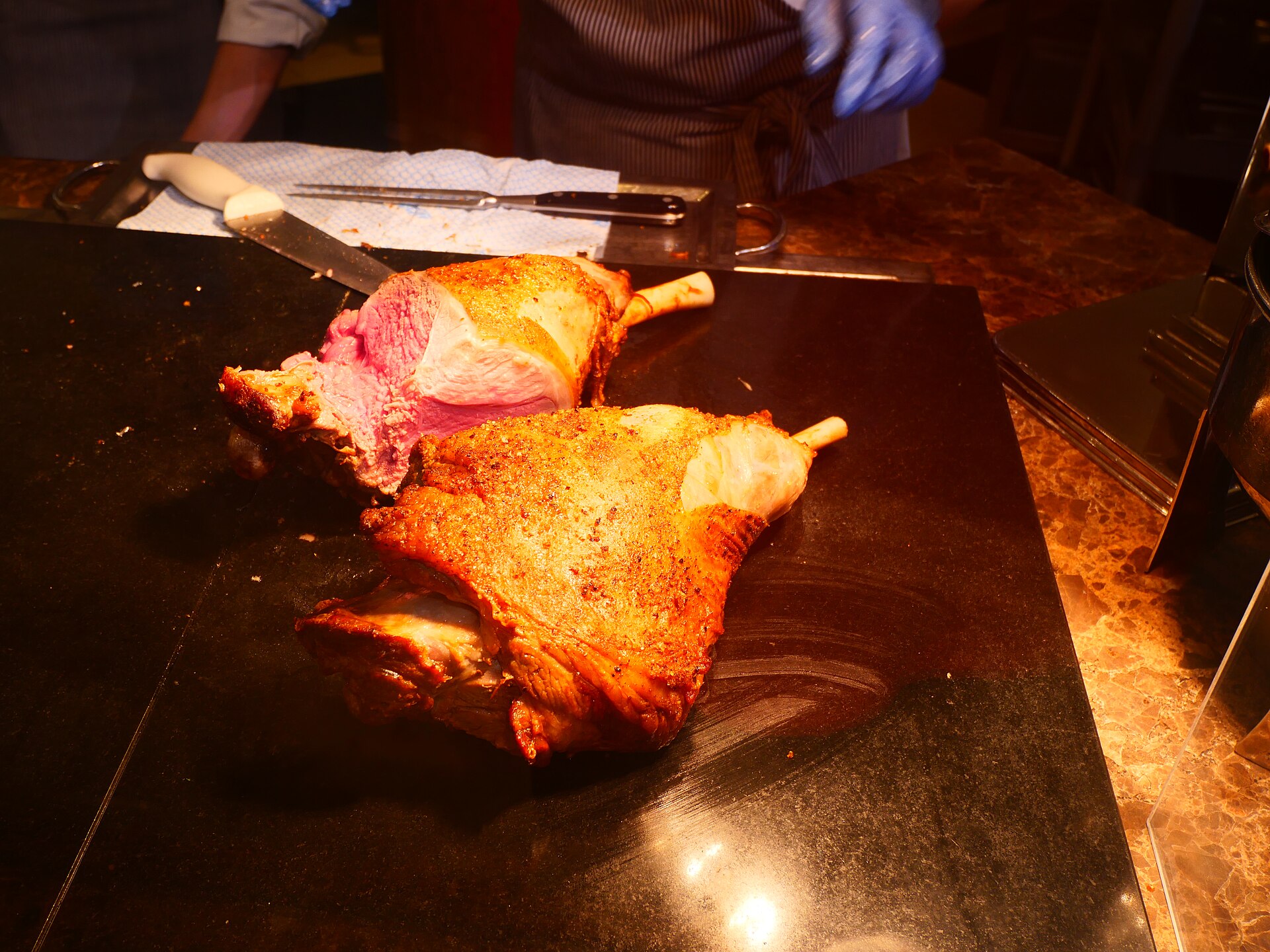 Photo de la recette « Gigot d'agneau rôti à l'égyptienne (kharouf mahshi) »