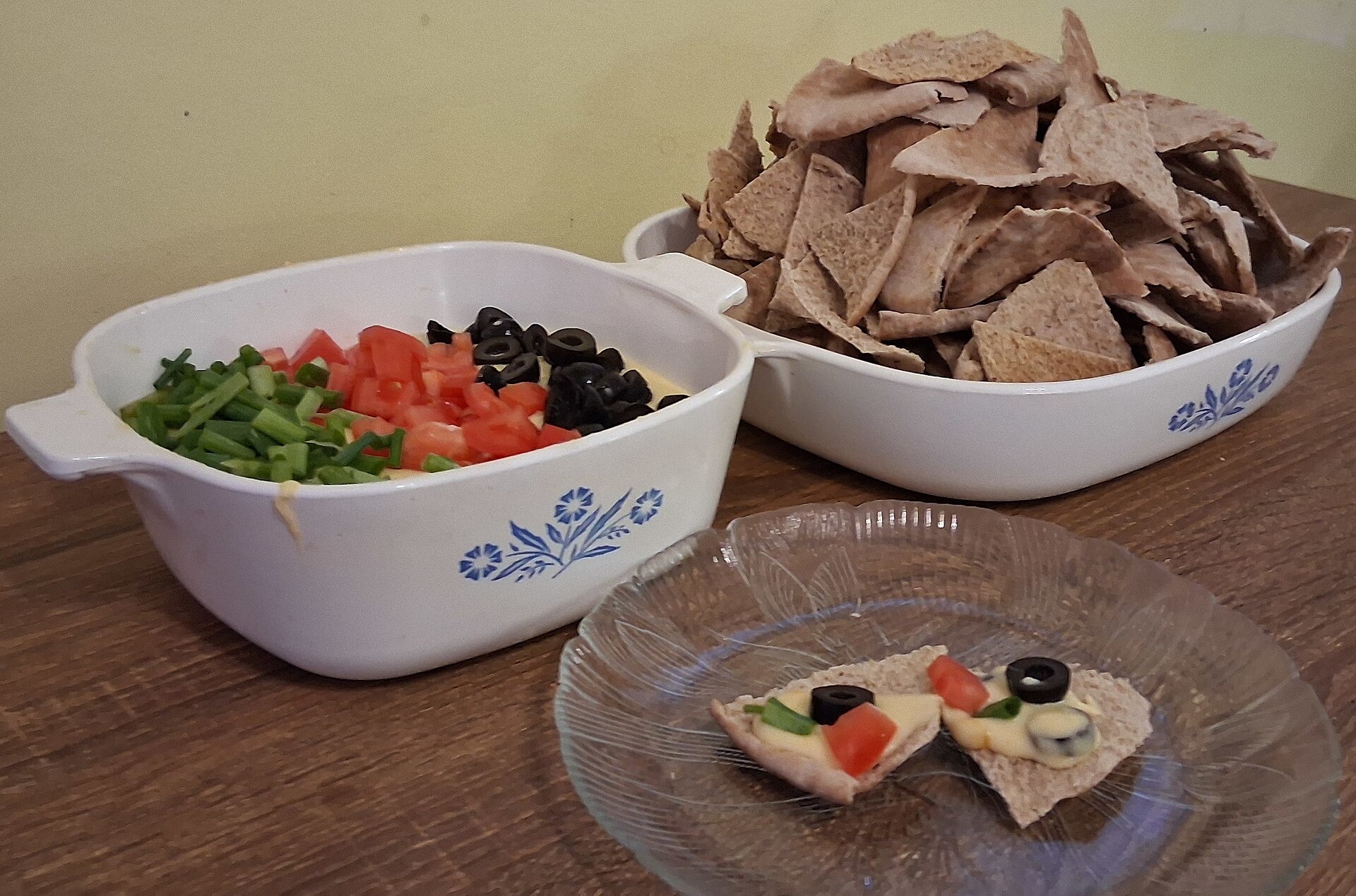 Photo de la recette « Dip au cheddar épicé et aux olives »
