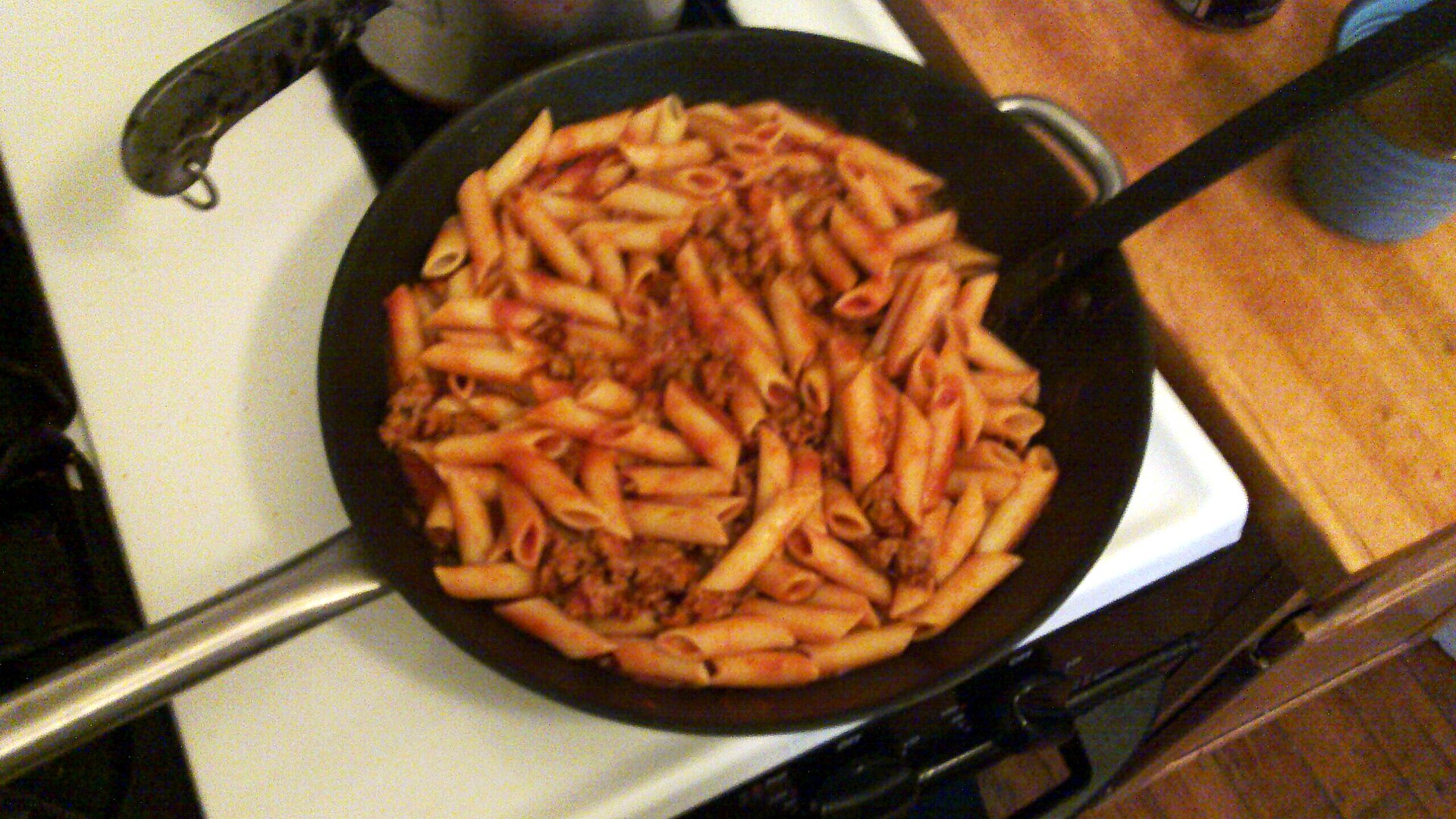 Photo de la recette « Penne à la sauce bolognaise copieuse »