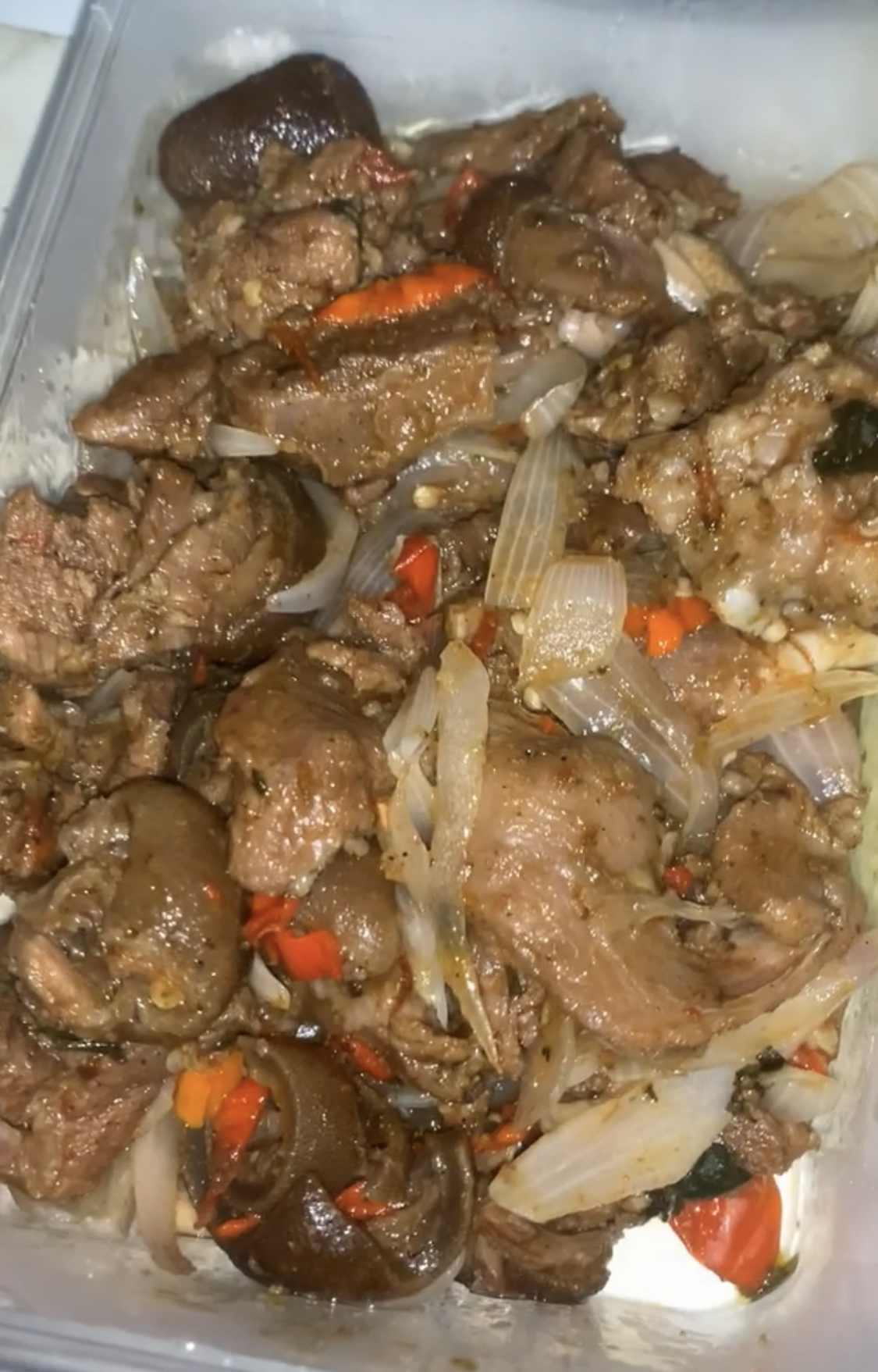Photo de la recette « Asun (chèvre grillée à la sauce pimentée) »